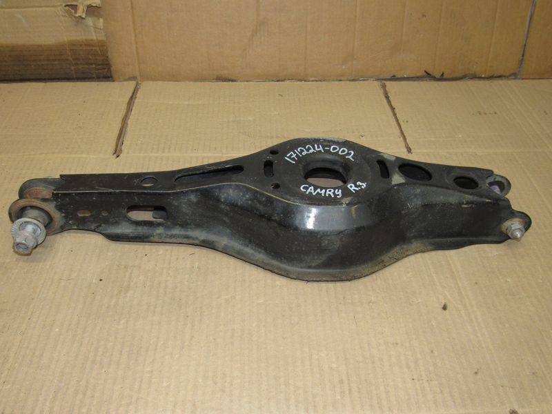 рычаг подвески Toyota Camry 9 поколение XV70 (2017 - 2021) - фото №1