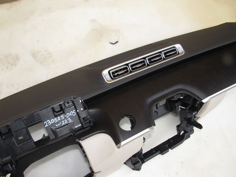 панель передняя салона (торпедо) Mercedes-Benz S-Класс W223 2021, 4.0 л., дизель, 2238606201 - фото №1