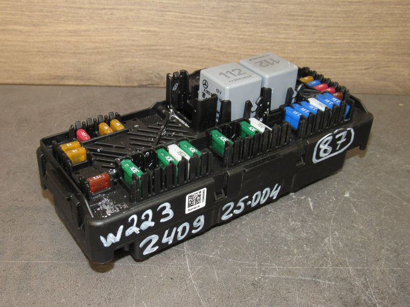 блок предохранителей Mercedes-Benz S-Класс W223 2021, 4.0 л., дизель, A2239068802 - фото №1