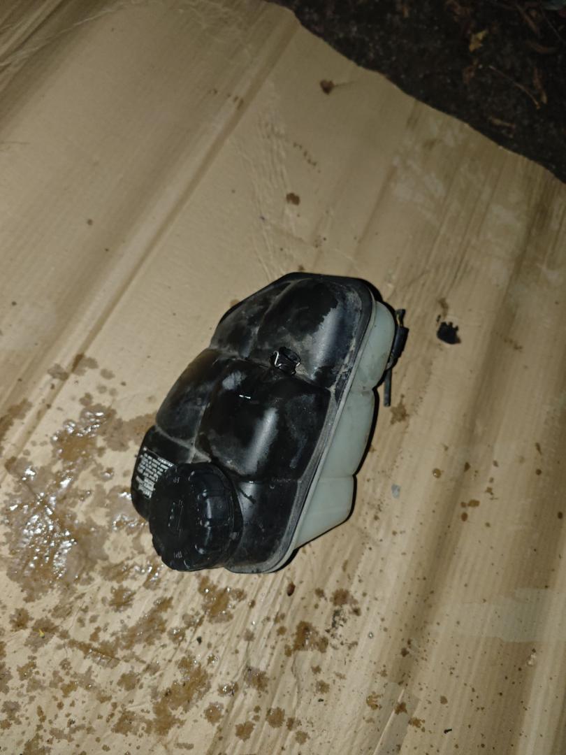 бачок расширительный Mercedes-Benz E-Класс W211/S211 S211 2005, 2.6 л., бензин, АКПП, серебристый металлик, универсал - фото №1