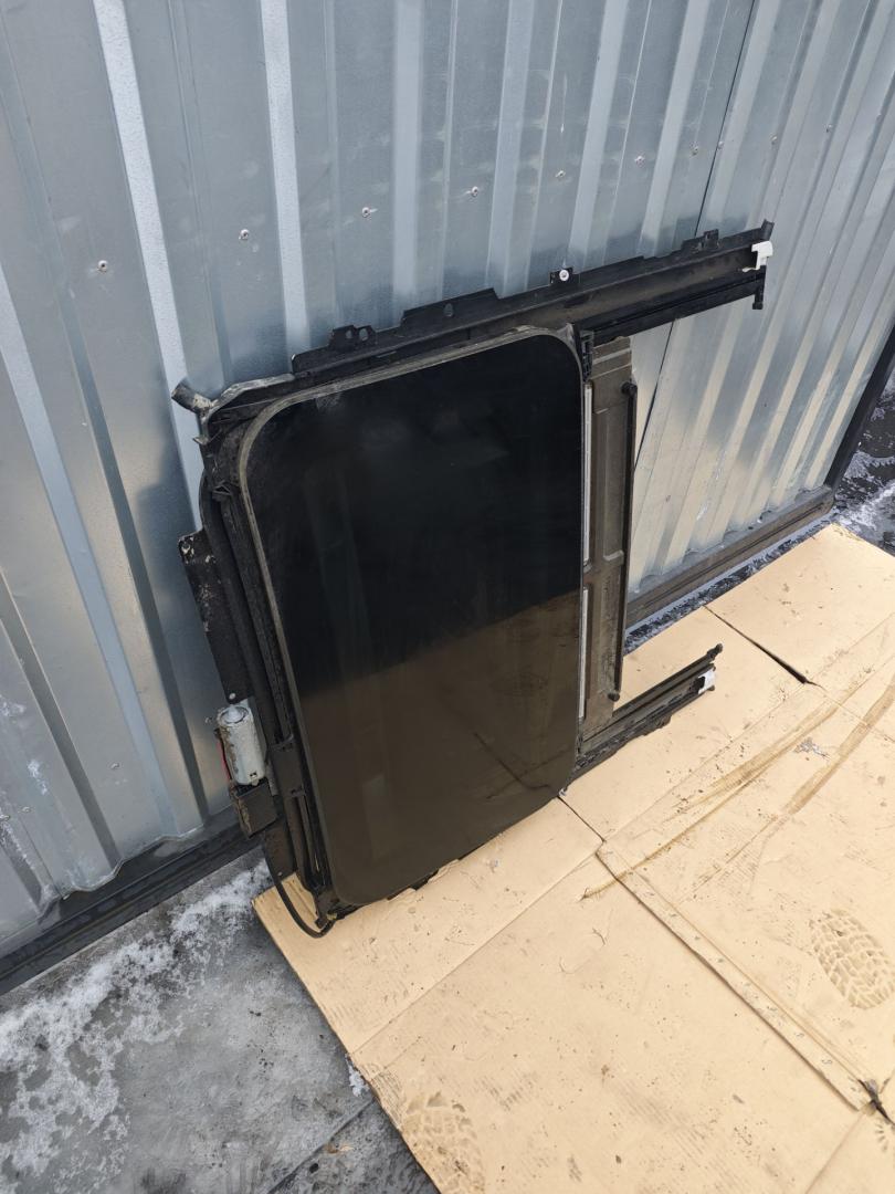 люк Mercedes-Benz CLK-Класс W208/A208 A208 1998, 2.0 л., бензин, 5МКПП, синий, купе, задний привод - фото №1