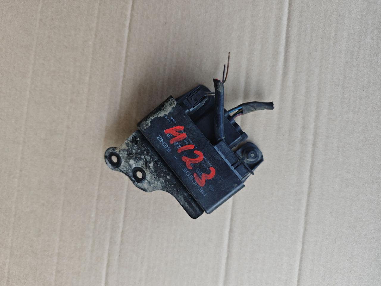 реле накала свечей Mercedes-Benz C-Класс W203/S203/CL203 W203 2002, 2.2 л., дизель, 6МКПП, серебристый металлик, седан - фото №1