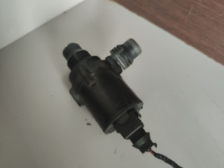 насос антифриза дополнительный BMW 7 серия E38 [рестайлинг] E38 2000, 2.8 л., бензин, серебристый, седан, задний привод, правый руль