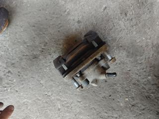 суппорт передний правый BMW X3 E83 2005, 2.0 л., дизель, 6МКПП, черный, внедорожник 5 дв., полный привод