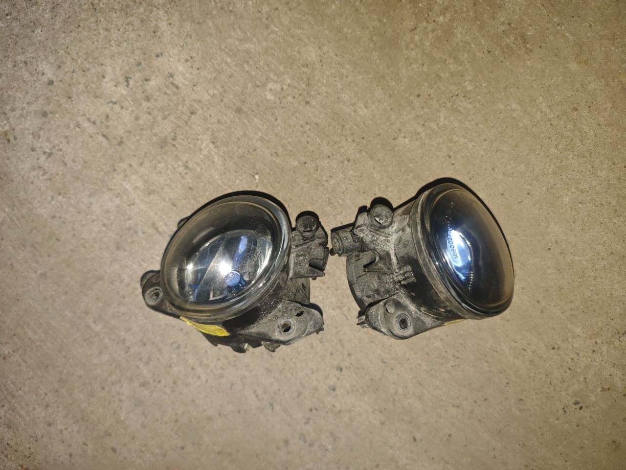 фара противотуманная Mercedes-Benz GL-Класс X164 2008, 3.0 л., дизель, АКПП, черный, внедорожник 5 дв., полный привод, правый руль - фото №1