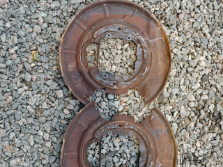 защитный кожух тормозного механизма BMW 5 серия E39 [рестайлинг] E39 2002, 3.5 л., бензин, АКПП, серебристый металлик, седан, задний привод, правый руль