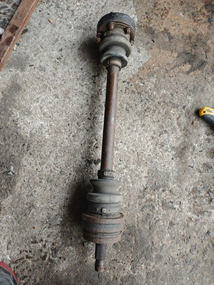 полуось задняя (приводной вал, ШРУС) Mercedes-Benz W124 1 поколение 1988, 3.0 л., дизель, 5МКПП, синий, седан, задний привод - фото №1