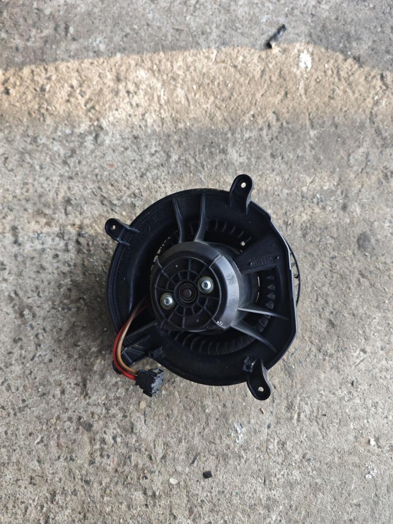 моторчик печки Mercedes-Benz E-Класс W211/S211 S211 2005, 2.6 л., бензин, АКПП, серебристый металлик, универсал - фото №1