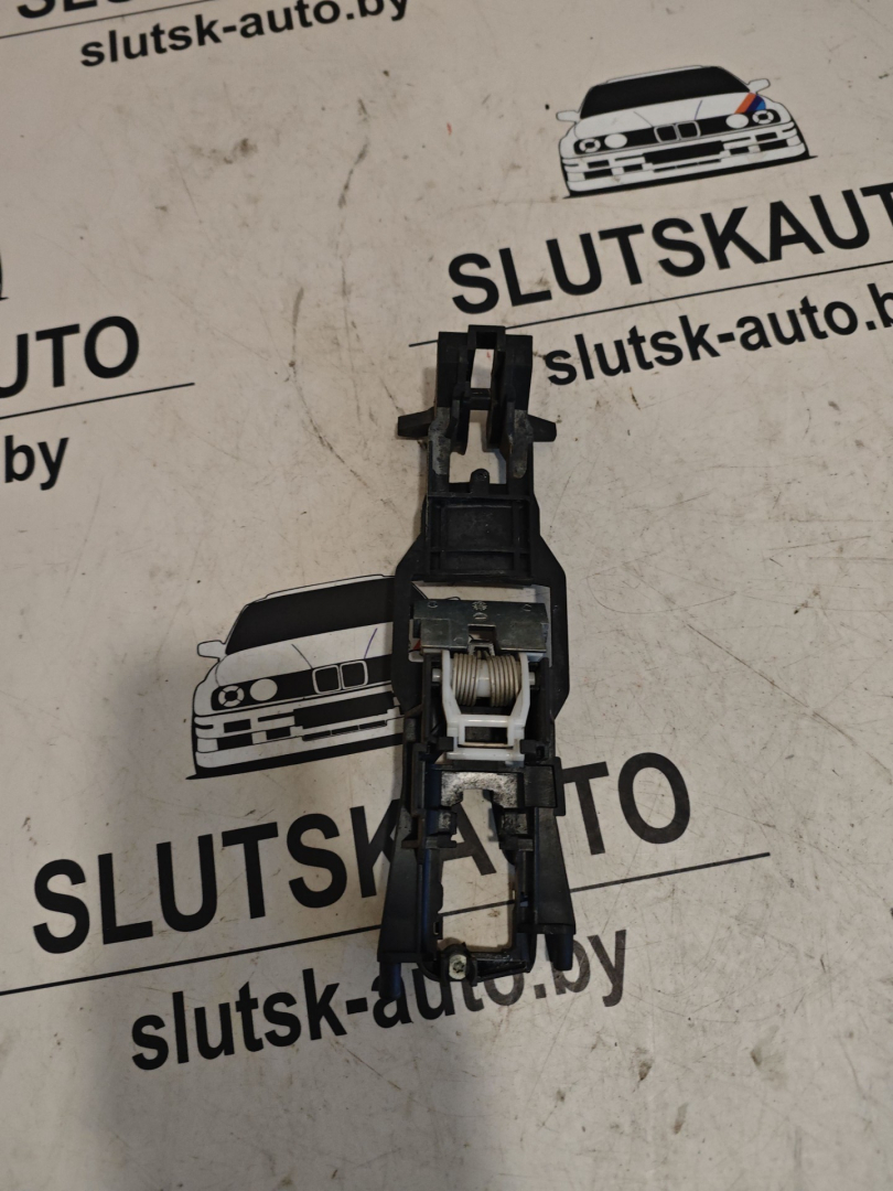 Скелет ручки наружной перед. лев. Mercedes-Benz E-Класс W211/S211 W211 2003, 2.7 л., дизель, 6МКПП, серебристый металлик, седан, задний привод - фото №1