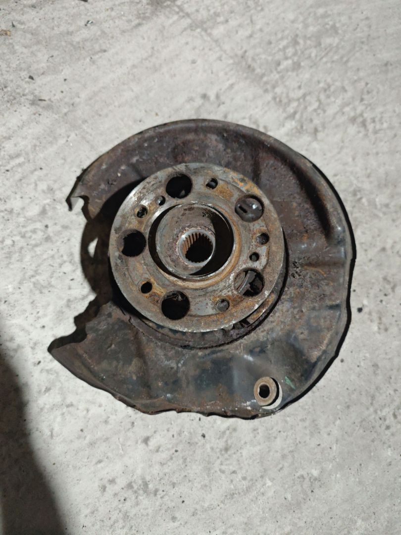 кулак задний правый Mercedes-Benz C-Класс W202/S202 W202 1994, 2.0 л., дизель, 5МКПП, белый, седан - фото №1