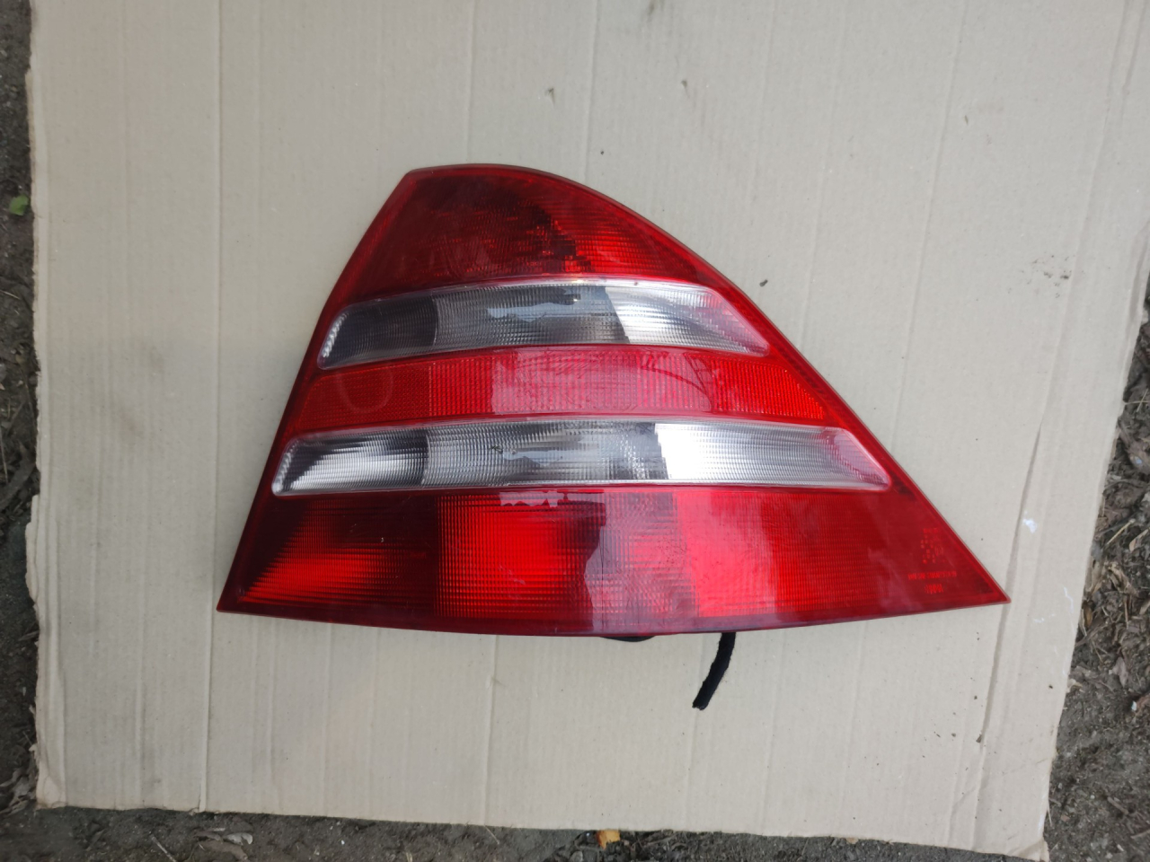 фонарь задний правый Mercedes-Benz S-Класс W220 2002, 3.2 л., дизель, АКПП, серебристый металлик, седан, задний привод - фото №1