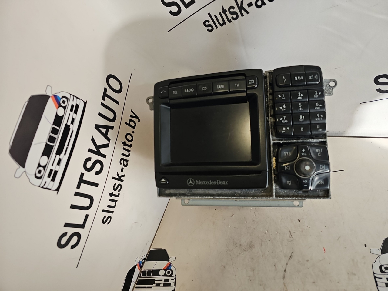 монитор мультимедиа Mercedes-Benz S-Класс W220 2002, 3.2 л., дизель, АКПП, серебристый металлик, седан, задний привод - фото №1