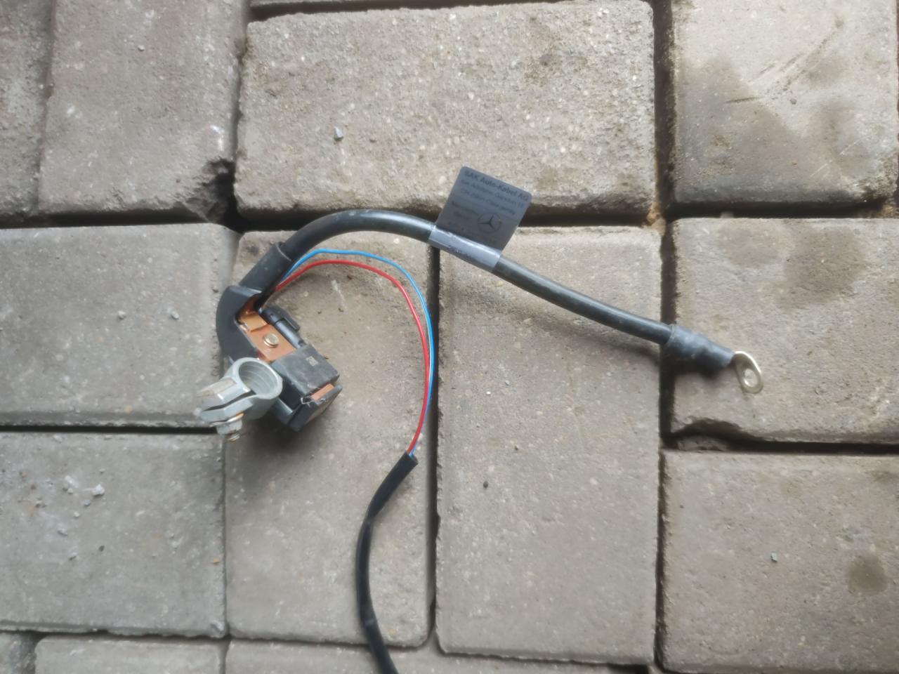 минусовой провод аккумулятора Mercedes-Benz C-Класс W204/S204 2008, 2.2 л., дизель, АКПП, серый, седан, задний привод - фото №1
