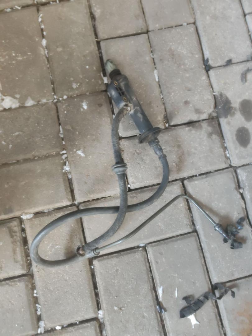 цилиндр сцепления главный Mercedes-Benz Vito W638 2000, 2.2 л., CDi, OM 611LA (75 KW CDI), дизель, МКПП, красный, минивэн, передний привод - фото №1