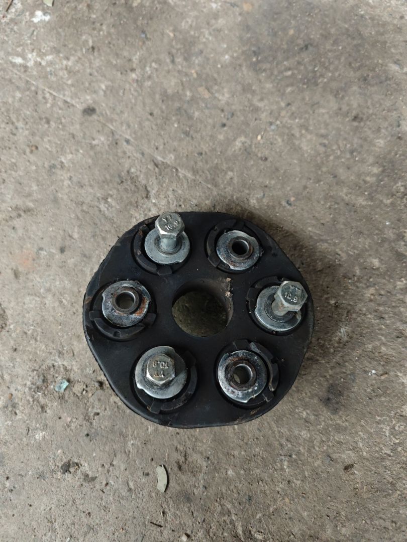 муфта кардана заднего Mercedes-Benz W124 1 поколение 1988, 3.0 л., дизель, 5МКПП, синий, седан, задний привод - фото №1