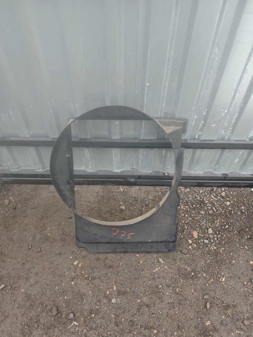 диффузор вентилятора Mercedes-Benz E-Класс W210/S210 W210 1997, 2.9 л., дизель, 5МКПП, синий, седан - фото №1