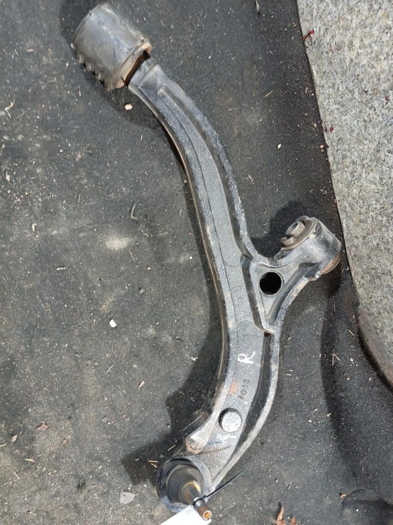 рычаг передний правый Chrysler Voyager 4 поколение (2001 - 2004) - фото №1