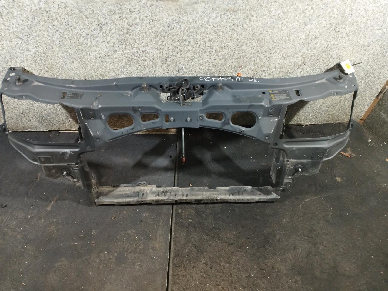 передняя панель крепления облицовки (телевизор) Skoda Octavia 1 поколение (A4) (1996 - 2000), 1U0805565D - фото №1
