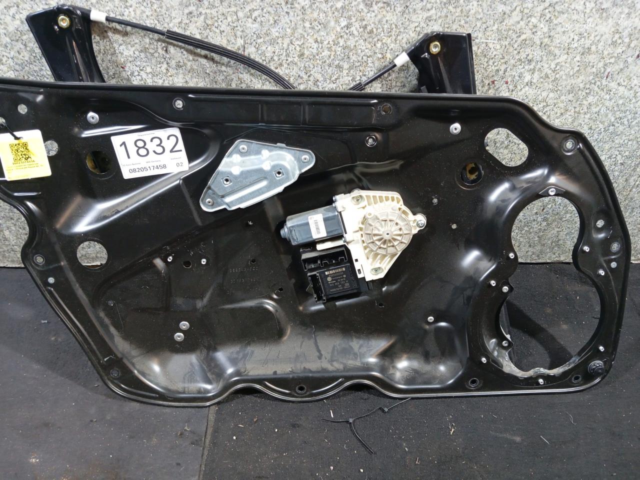 стеклоподъемник передний левый Volkswagen Passat B6 (2005 - 2010), седан - фото №1