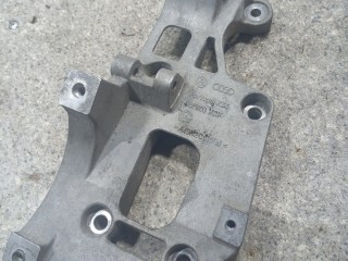 кронштейн генератора SEAT Leon 2 поколение (2005 - 2009), 2.0 л., i, BVY, бензин, МКПП, 06F903143F