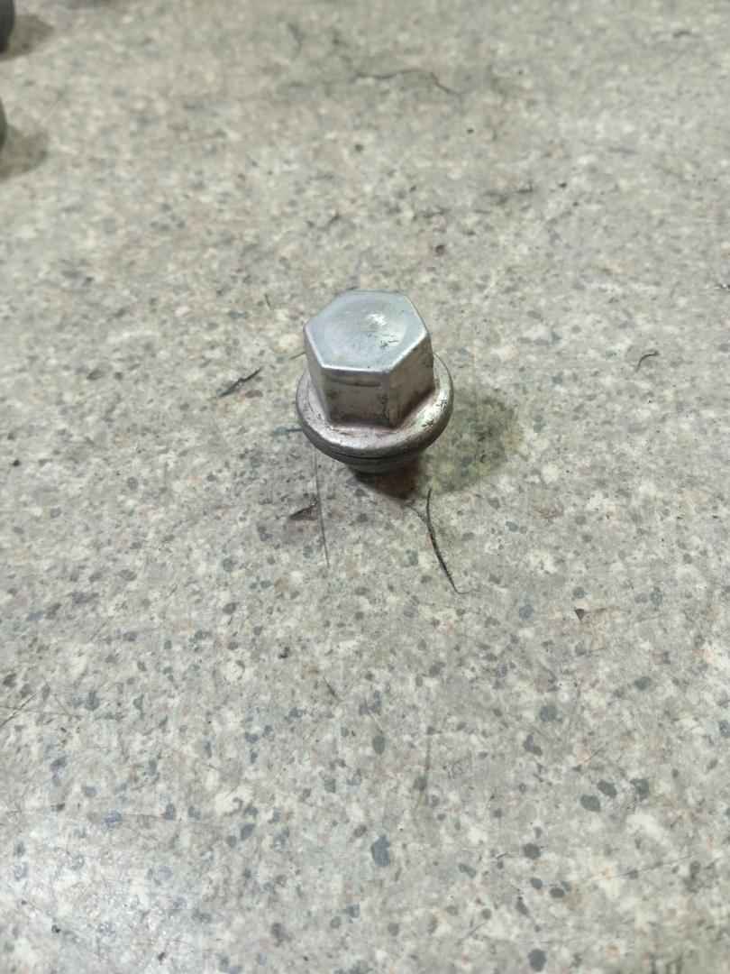 гайка колесная Ford Focus 3 поколение (2011 - 2015), 1.6 л., бензин - фото №1