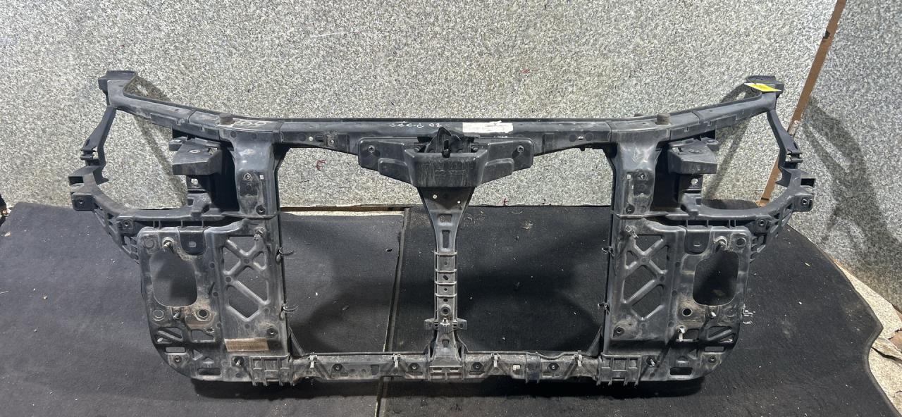 передняя панель крепления облицовки (телевизор) Kia Ceed 1 поколение (2007 - 2010), 64101-1H300 - фото №1