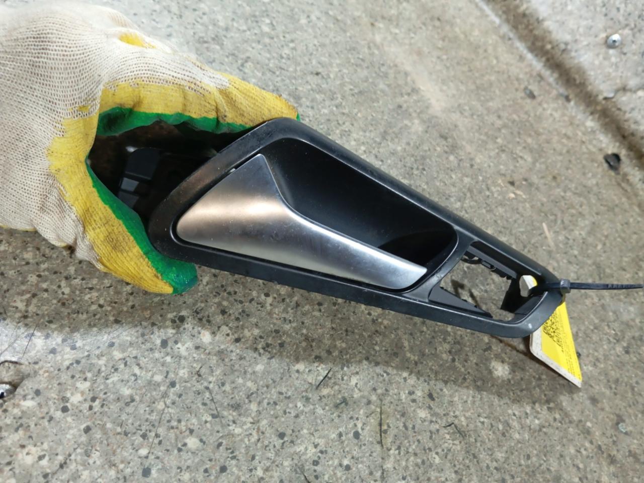 ручка внутренняя передняя левая Volkswagen Passat B6 (2005 - 2010), седан - фото №1