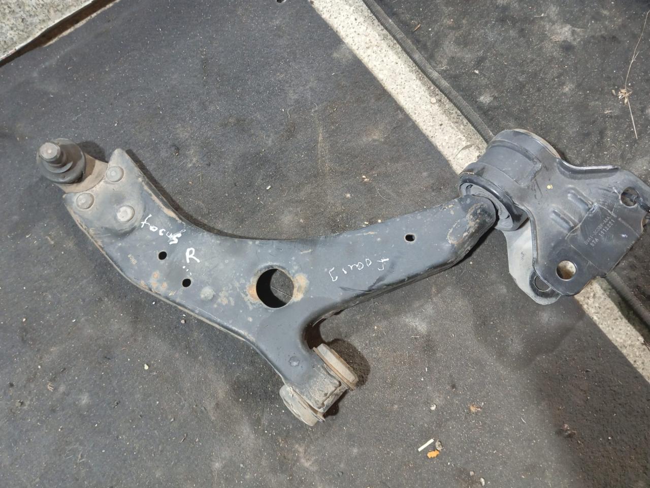 рычаг передний правый Ford Focus 3 поколение (2011 - 2015), 1.6 л., бензин - фото №1