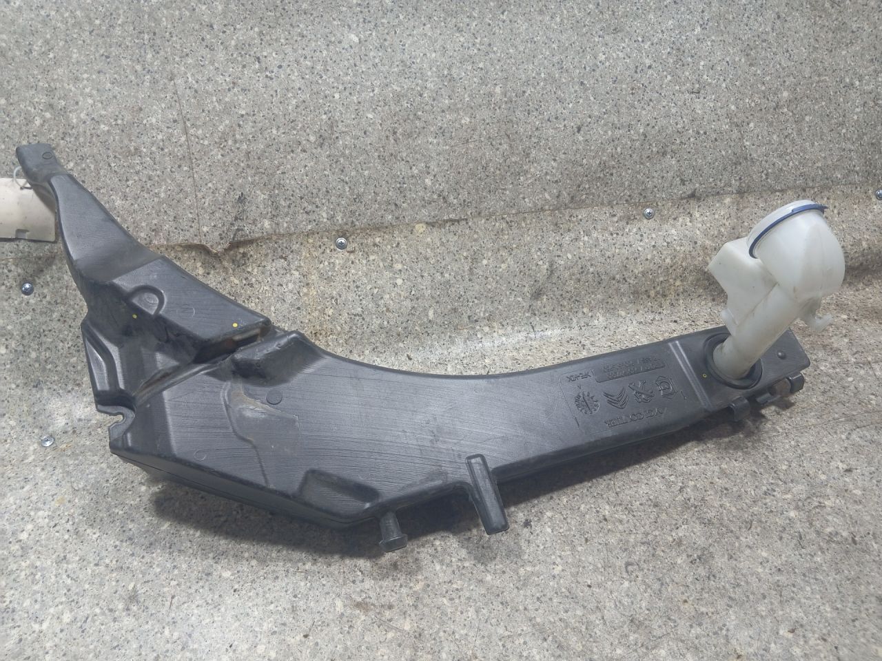 бачок омывателя Peugeot 308 T9 (2013 - 2017), 1.2 л., Ti, МКПП, хетчбэк 5 дв., 9801927380 - фото №1