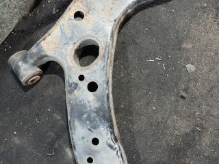 рычаг передний левый Toyota Auris 1 поколение (2006 - 2009)