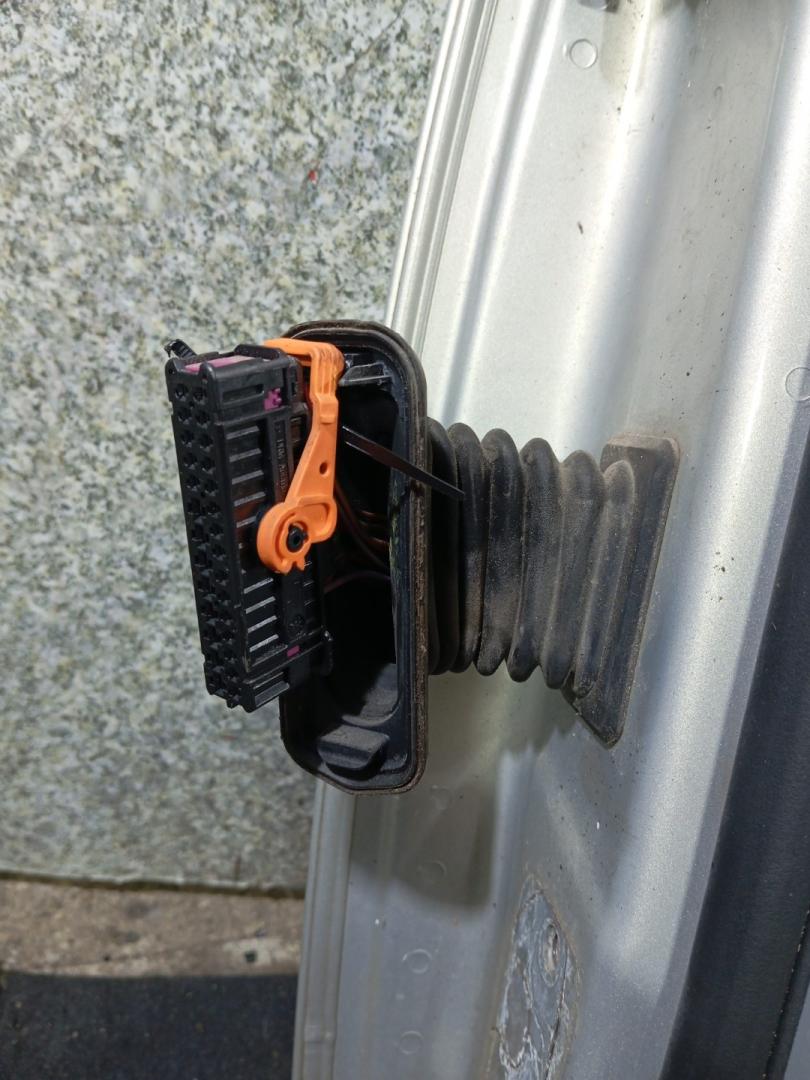 дверная проводка Volkswagen Passat B6 (2005 - 2010), седан - фото №1