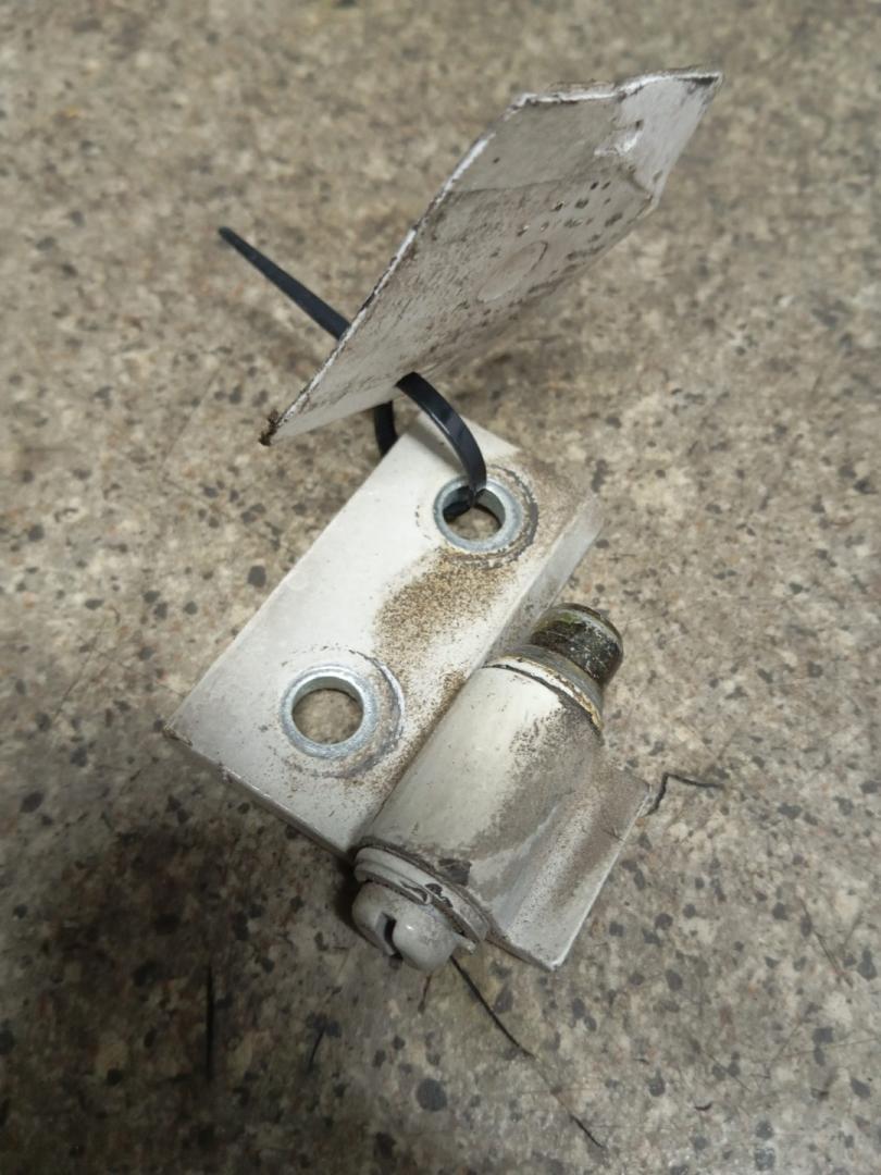 петля двери BMW 5 серия E39 (1995 - 2000) - фото №1