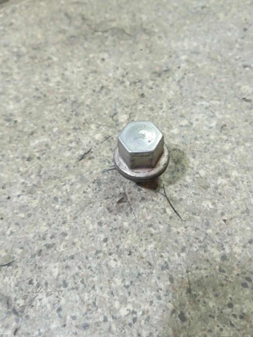 гайка колесная Ford Focus 3 поколение (2011 - 2015), 1.6 л., бензин - фото №1