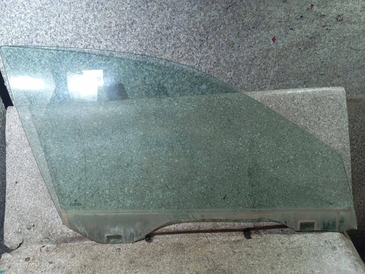 стекло двери передней правой BMW 5 серия E39 (1995 - 2000) - фото №1