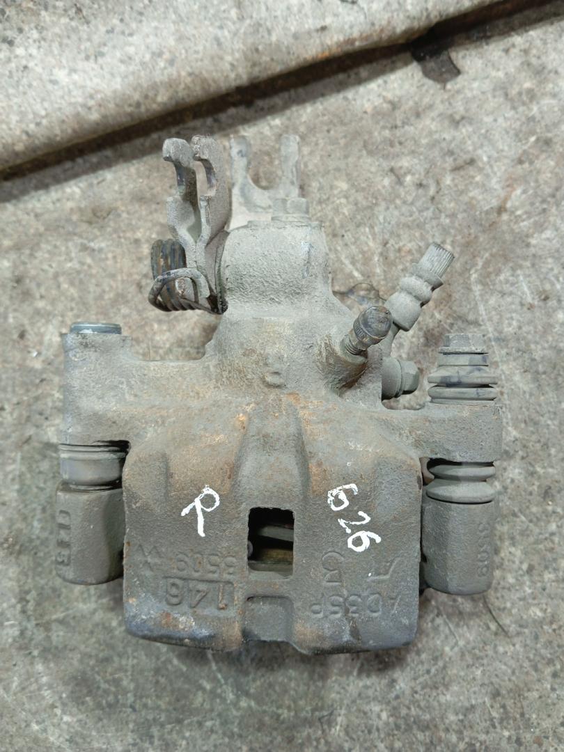 суппорт задний правый Mazda 626 GF (1997 - 1999) - фото №1