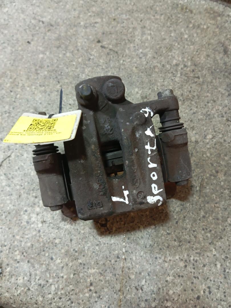 суппорт задний левый Kia Sportage 3 поколение (2010 - 2014) - фото №1