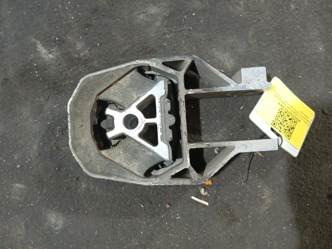 подушка крепления двигателя Ford Focus 3 поколение (2011 - 2015), 1.6 л., бензин - фото №1