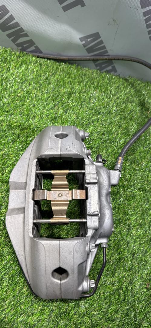 суппорт передний левый BMW X7 G07 2022, 3.0 л., B58B30C, бензин, АКПП, a96, внедорожник 5 дв., полный привод, 34116891287, 6891287 - фото №1