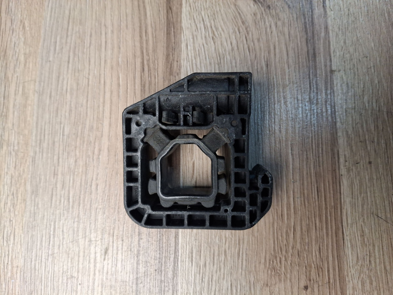 кронштейн радиатора BMW X4 M F98 2021, 3.0 л., s58b30a, бензин, АКПП, donington-grau metallic (c28), внедорожник 5 дв., 17118642754, 8642754 - фото №1