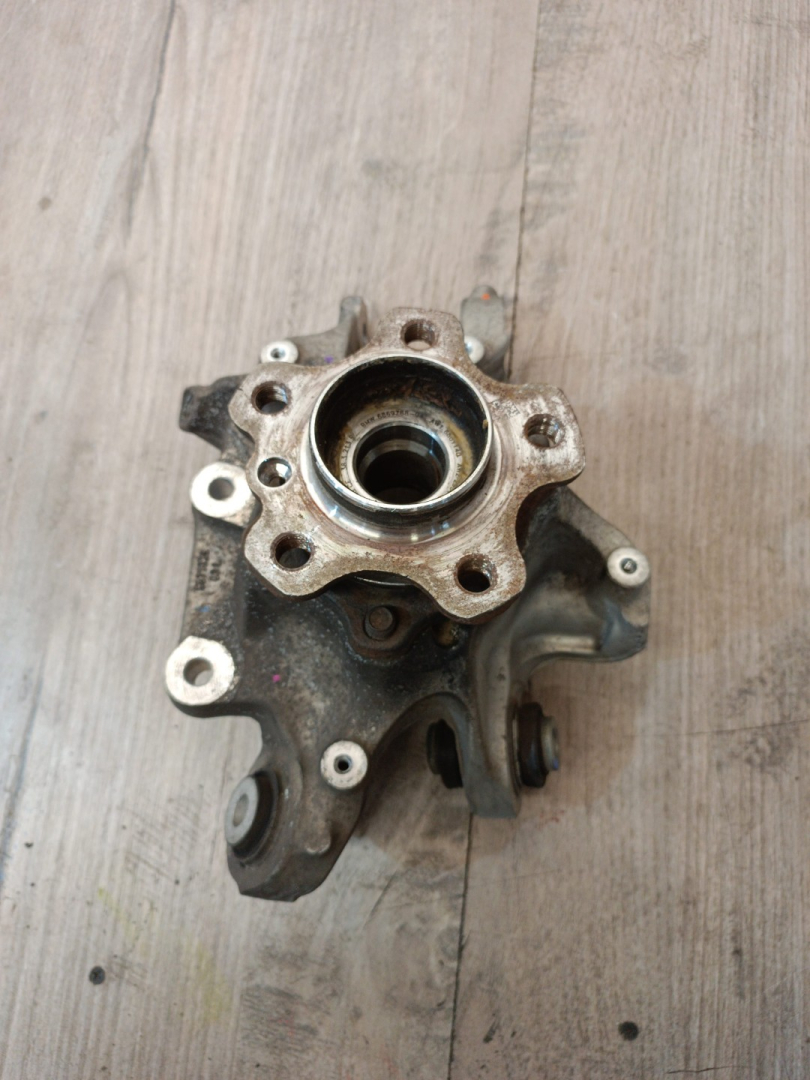 кулак задний левый BMW X3 G01 2020, 3.0 л., B58B30B, бензин, c1m, внедорожник 5 дв., полный привод, 6869788, 6871029, 33306871027, 6871027 - фото №1