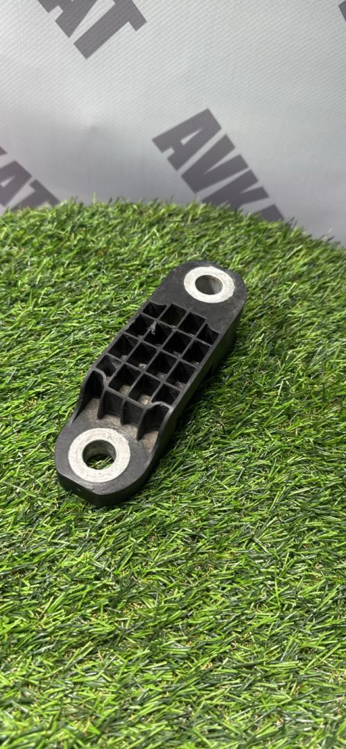 крепление стабилизатора / втулки стабилизатора BMW X5 G05 2019, 4.4 л., N63 B44 C, бензин, АКПП, а300, внедорожник 5 дв., полный привод, 31356861471, 6861471 - фото №1