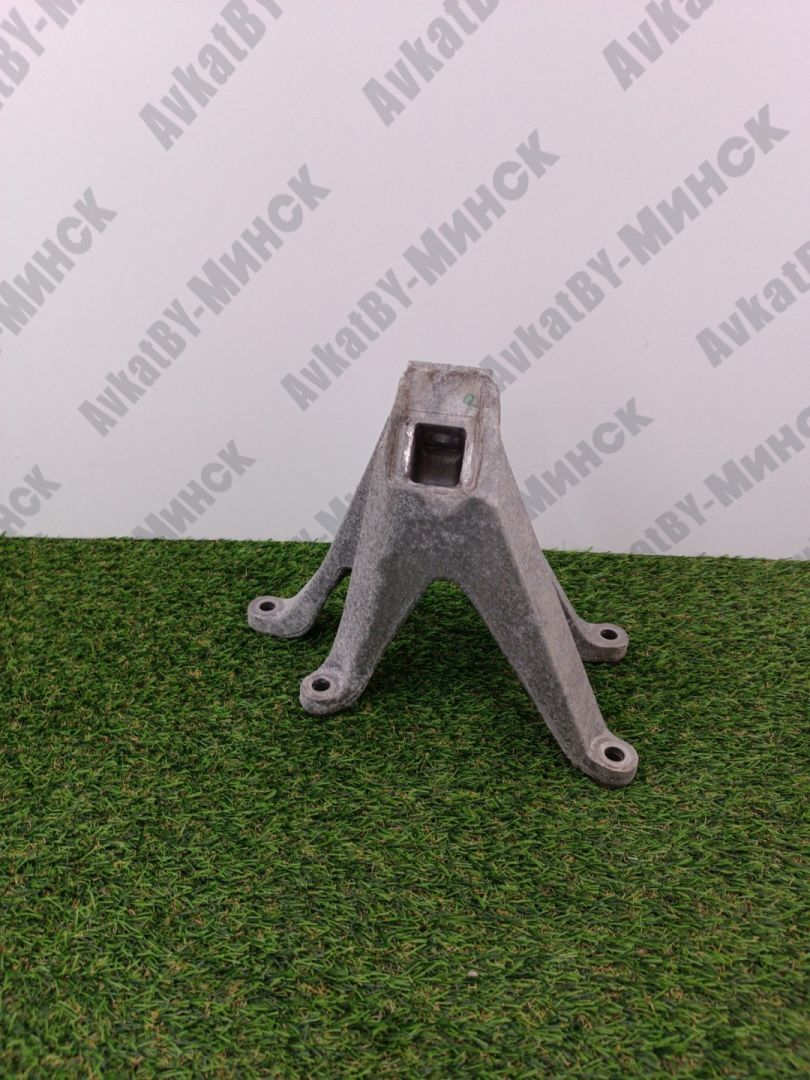 кронштейн двигателя BMW X7 G07 2021, 4.4 л., N63B44D, бензин, АКПП, c27 arktis-grau brillanteffekt, внедорожник 5 дв., полный привод, 22116861551, 6861551 - фото №1