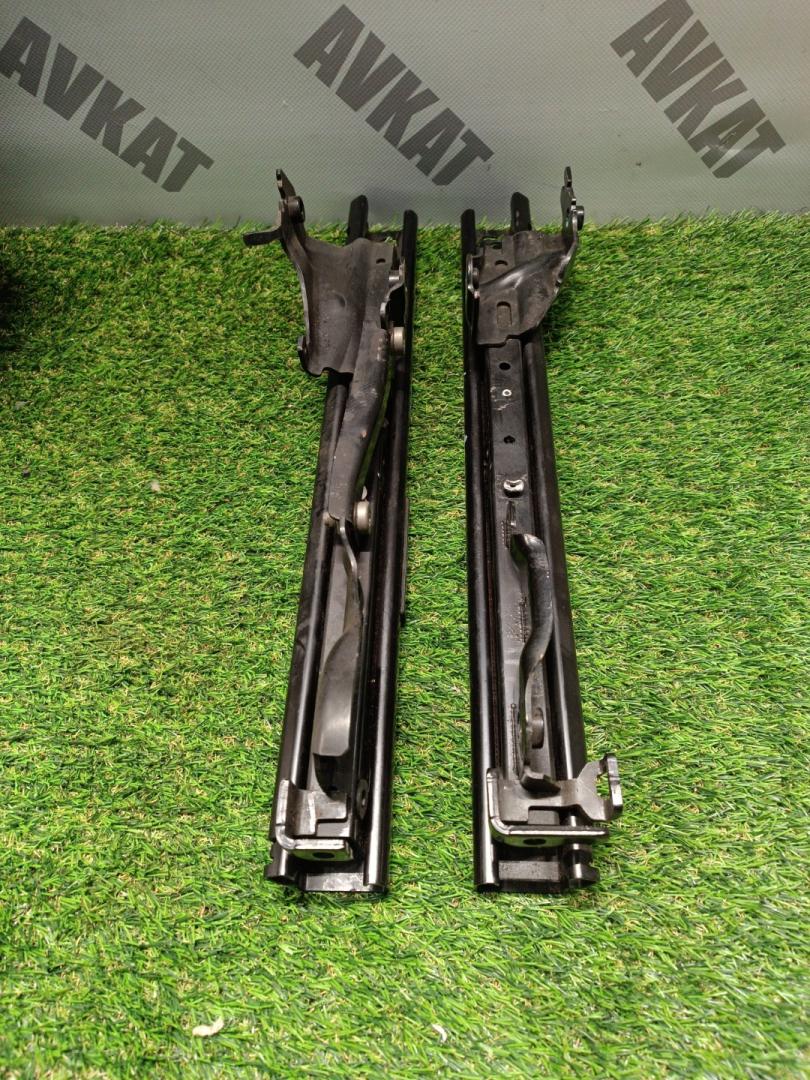 кронштейн (салазки) сидения BMW X5 G05 2019, 4.4 л., N63 B44 C, бензин, АКПП, а300, внедорожник 5 дв., полный привод, 52107459217, 7459217 - фото №1