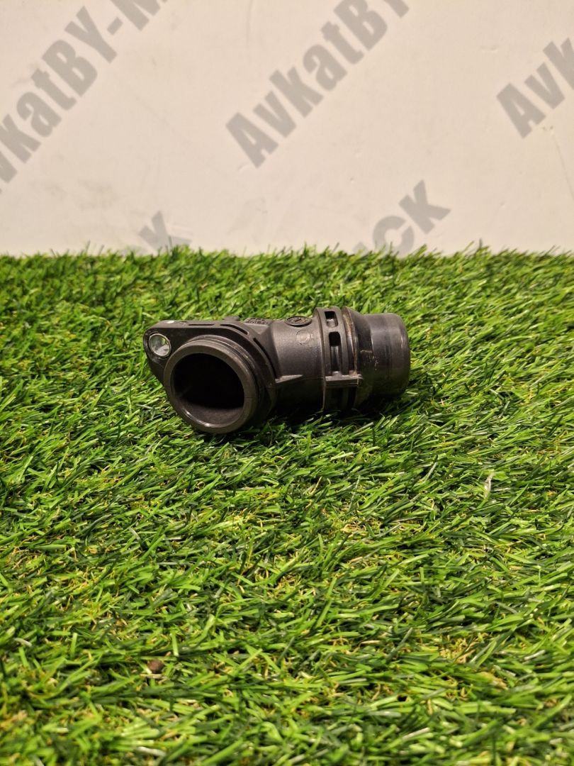 фланец (тройник) системы охлаждения BMW X7 G07 2019, 3.0 л., B58B30C, бензин, c1m, внедорожник 5 дв., полный привод, 11518482258, 8482258 - фото №1