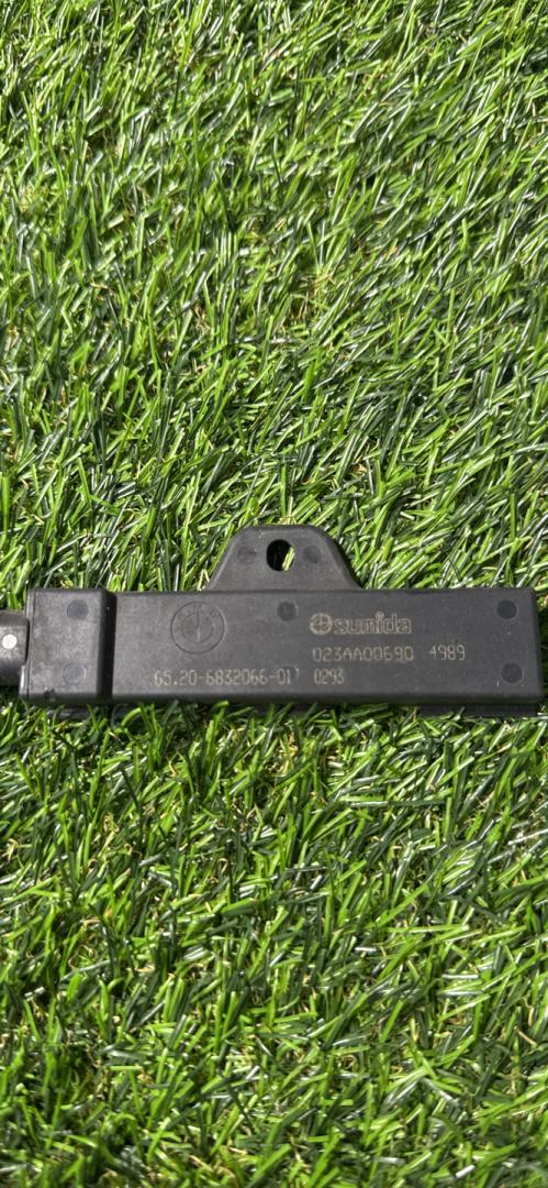 Антенна системы комфортного доступа BMW X5 G05 2019, 3.0 л., B58B30C, бензин, 475, внедорожник 5 дв., полный привод, правый руль, 65206832066, 6832066 - фото №1