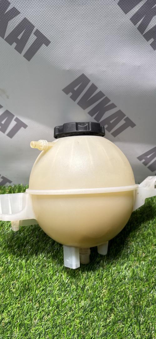 бачок расширительный BMW X3 G01 2019, 2.0 л., B46 B20 B, бензин, a300, внедорожник 5 дв., полный привод, 17138742660, 8742660, 17137925685, 7925685 - фото №1