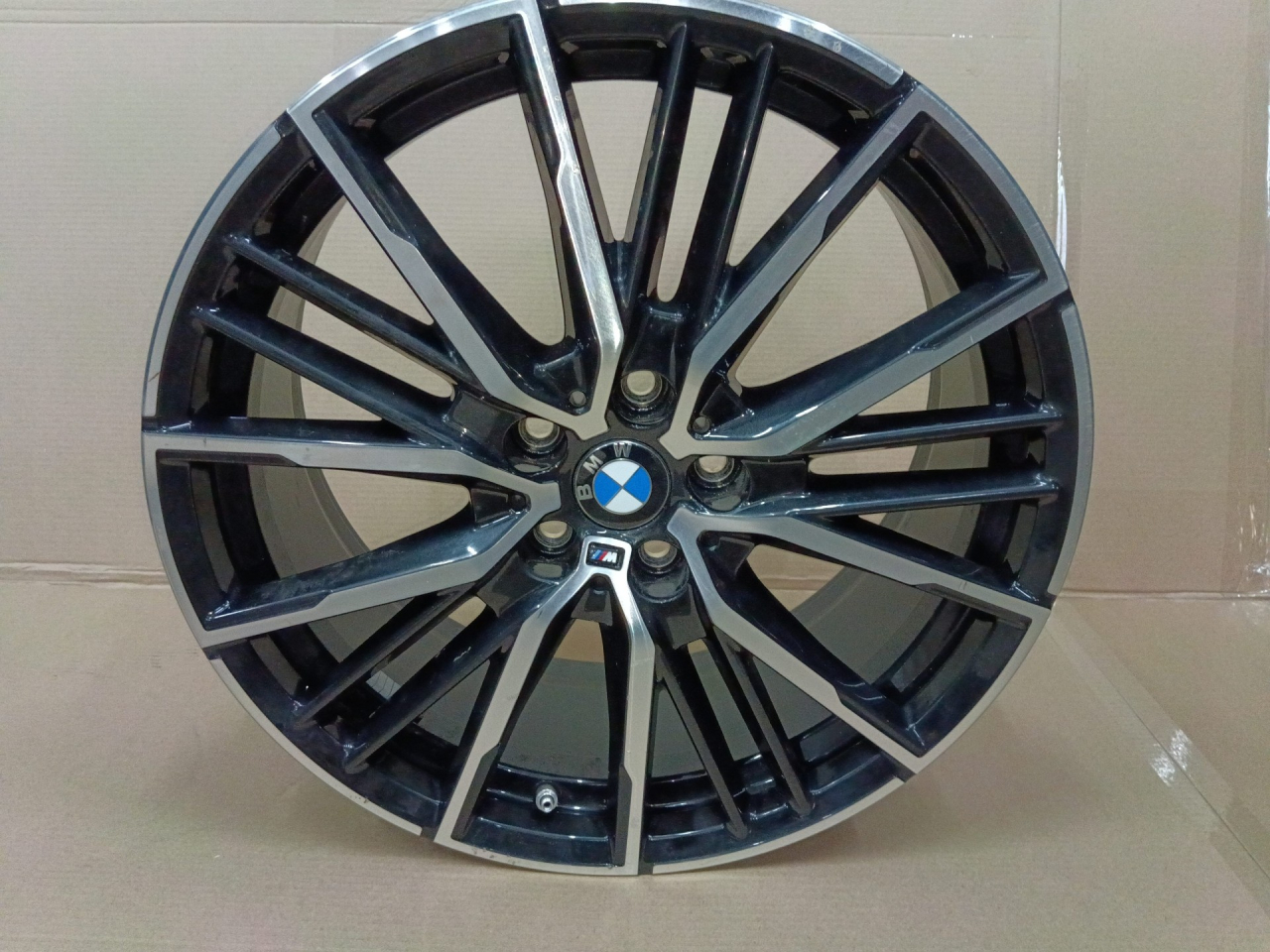 диск литой BMW 2 серия F44 2023, 2.0 л., B48 A20 A, бензин, АКПП, 475, седан, передний привод, правый руль, 36118092356, 8092356 - фото №1