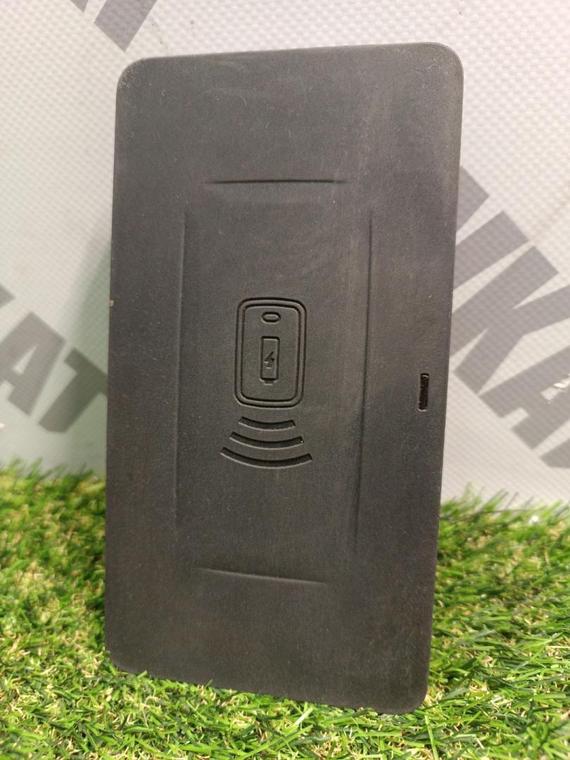 Беспроводное зарядное устройство BMW X5 G05 2019, 3.0 л., B58B30C, бензин, 475, внедорожник 5 дв., полный привод, правый руль, 84105A82C19, 5A82C19 - фото №1