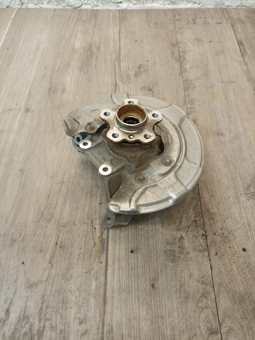 кулак задний правый BMW X5 G05 2019, 3.0 л., B58B30C, бензин, АКПП, a96, внедорожник 5 дв., полный привод, 6876654, 33306876652, 6876652, 6893687 - фото №1