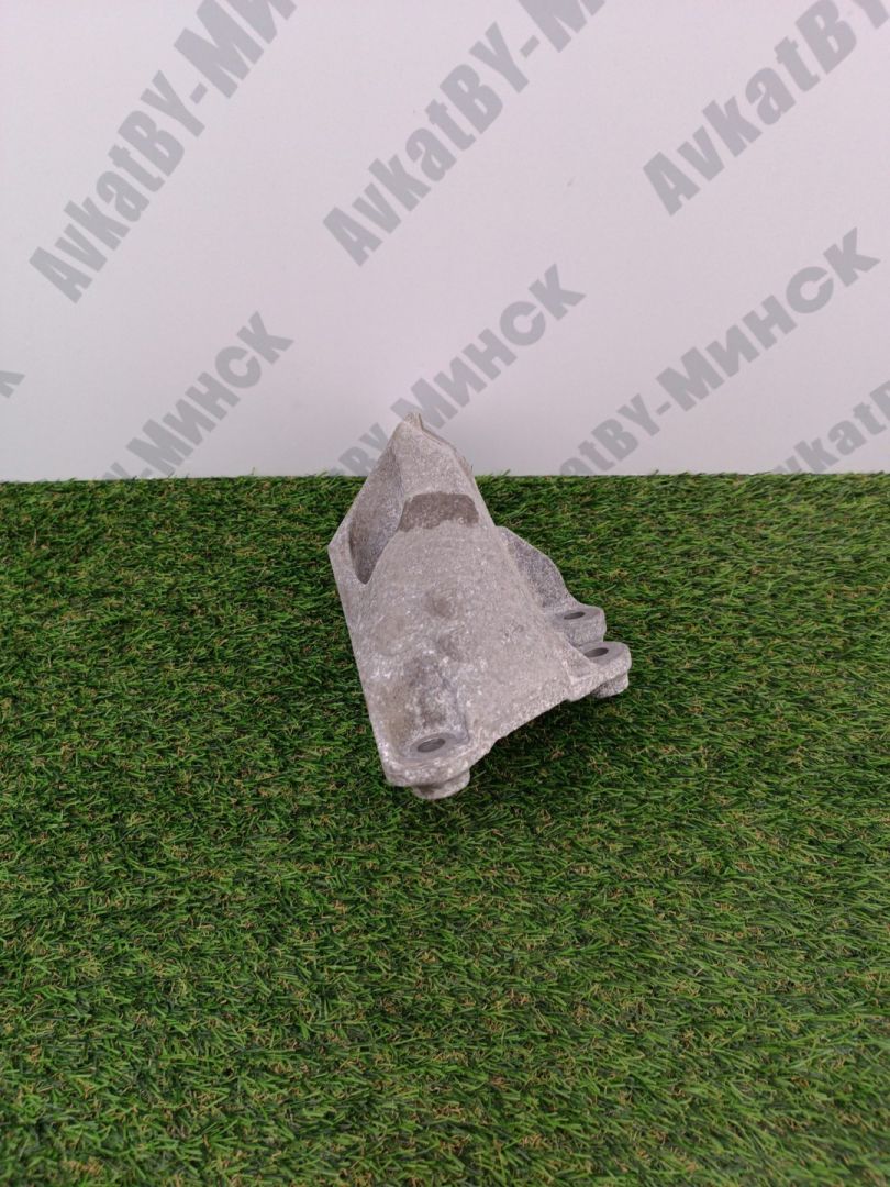 кронштейн двигателя BMW X7 G07 2021, 4.4 л., N63B44D, бензин, АКПП, c27 arktis-grau brillanteffekt, внедорожник 5 дв., полный привод, 22116871208, 6871208 - фото №1